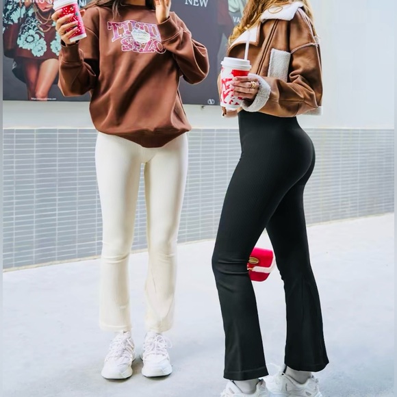 Ribbed, knit leggings - Picture 2 of 3